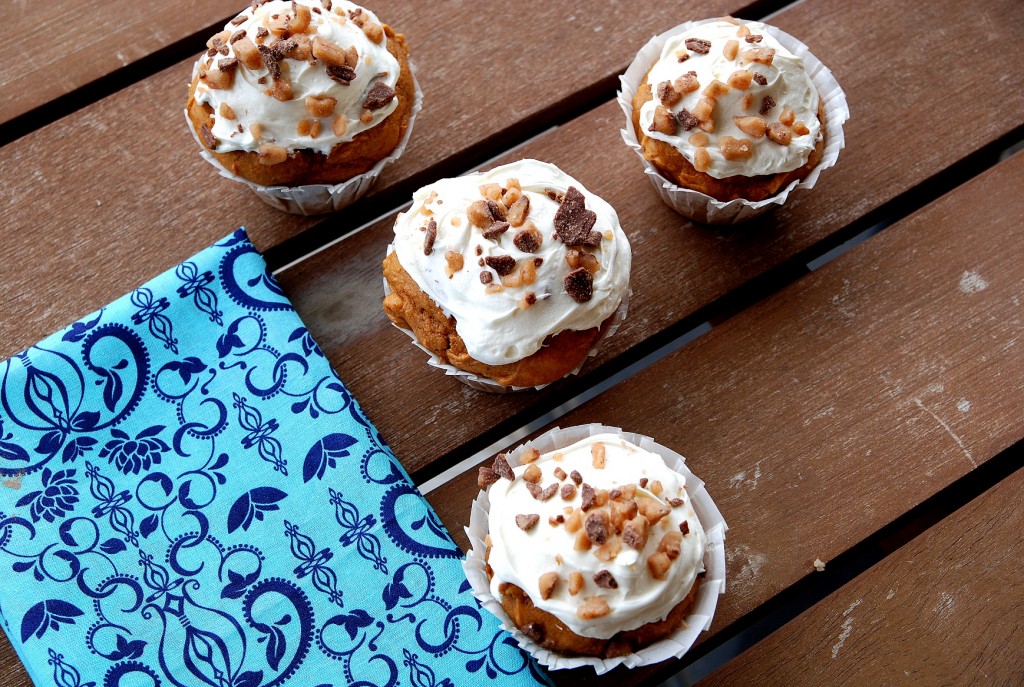 pumpkin spice toffee cupcakes 2_small