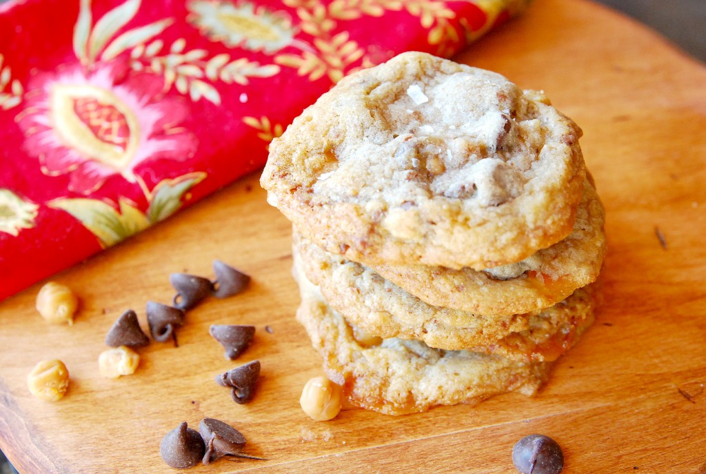 caramel toffee chocolate chip cookies with sea salt 1_small
